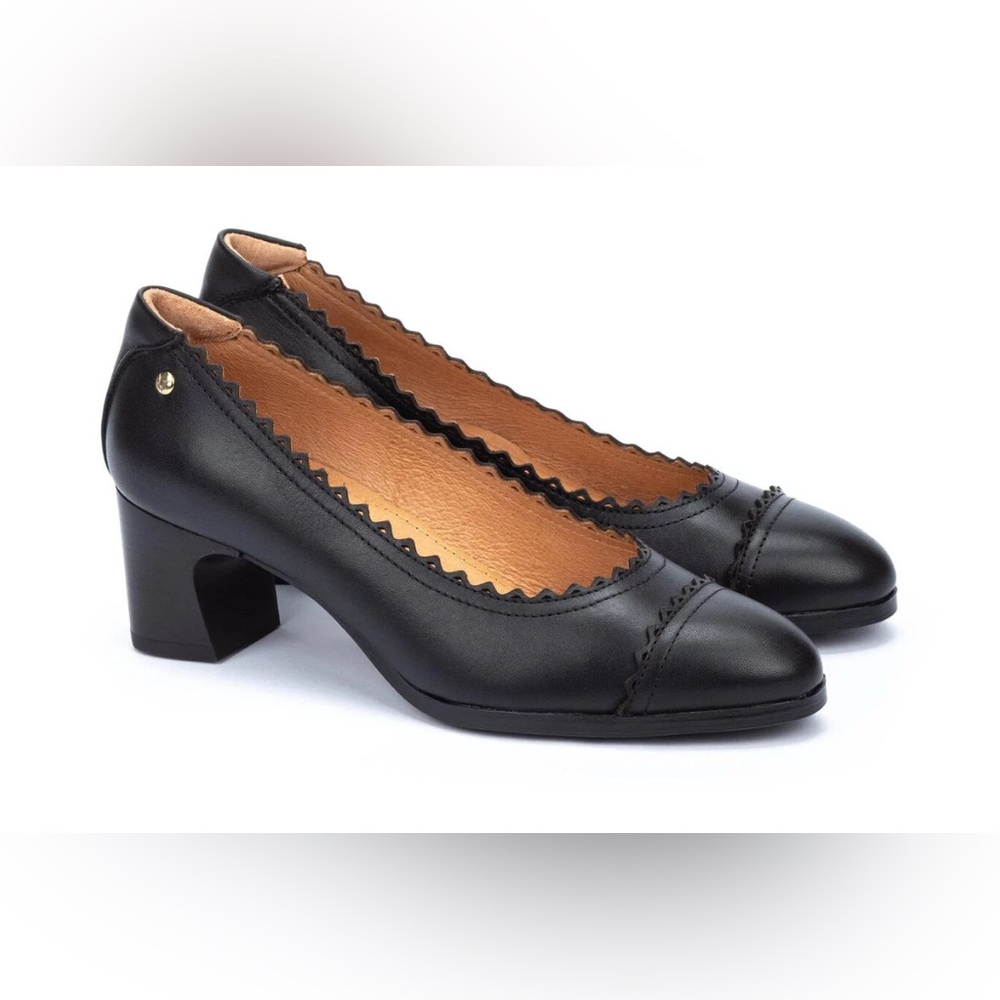 Pikolinos NWT logo pumps